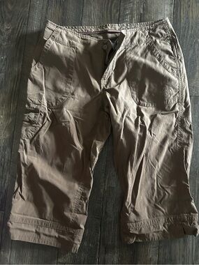 North Face  women’s sz 4  Capris